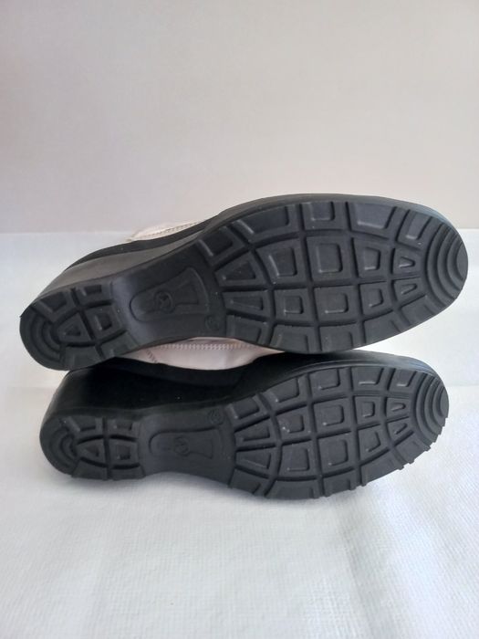 Чоботи дутики  чобітки