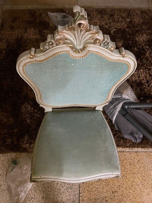 Cadeira em madeira antiga