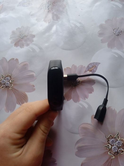 Продам фітнес браслет MI bend3