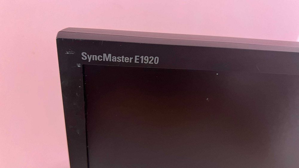 Монітор Samsung SyncMaster E1920 18.5" VGA