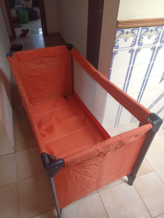 Cama de Viagem, usada mas em bom estado. Funcional.