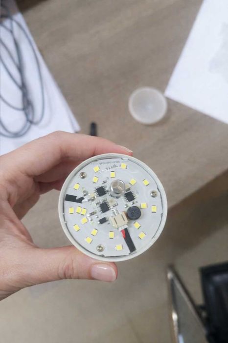 Лампочка с аккумулятором Фонарик Самозаряжающаяся E27, 9 Вт, Опт