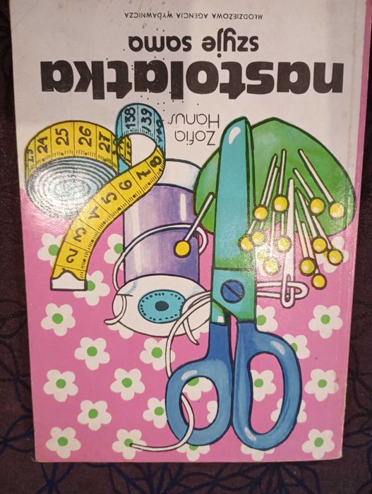 Nastolatka szyje sama - Zofia Hanus