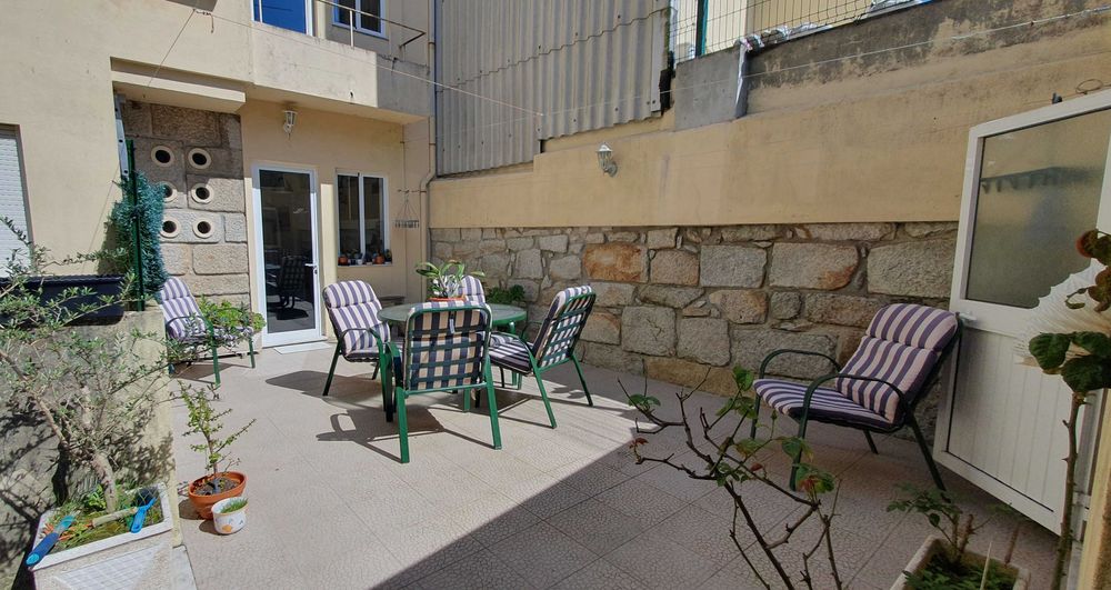 Investimento sólido — Moradia com 2 frações independentes (T4 + T2)