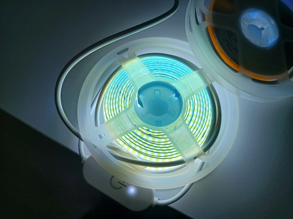 LED стрічка з USB жовтого та білого кольорів