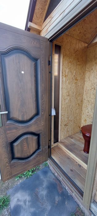 Продається житлове приміщення та гараж на два авто