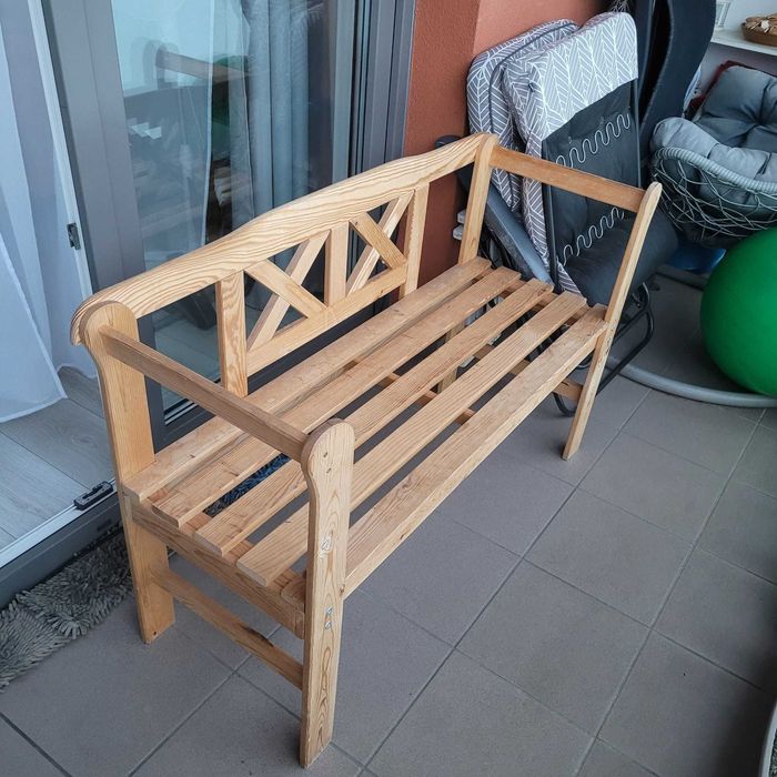 Ławka na balkon drewniana