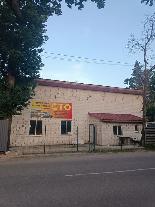 Приміщення під комерцію. СТО