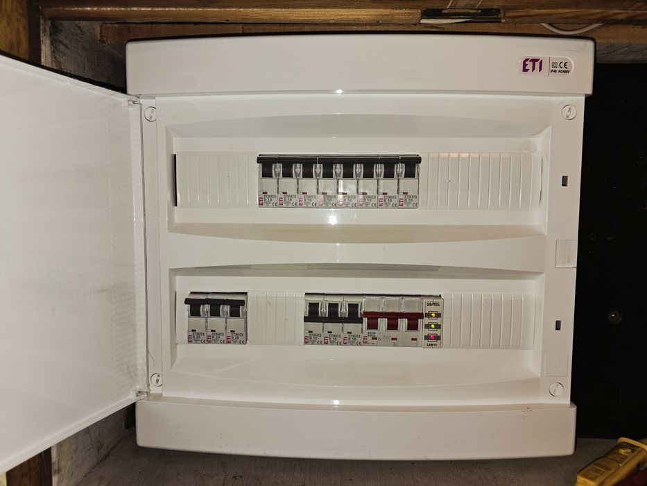 Elektryk Poznań Wszystkie Usługi Pomiary elektryczne Podłączenie płyty