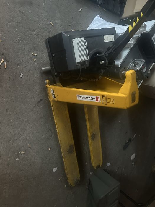 Wozek paletowy krzyzakowy elektryczny unoszacy