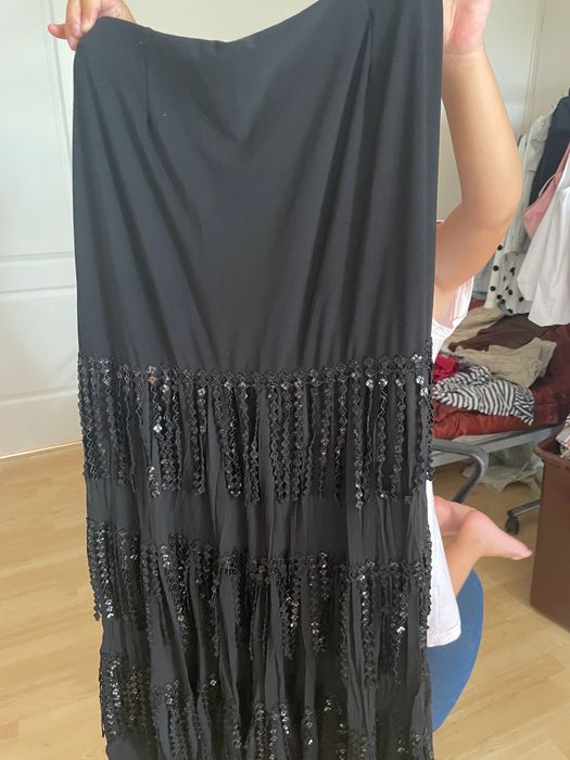 Elegancka spódnica z frędzlami i cekinami