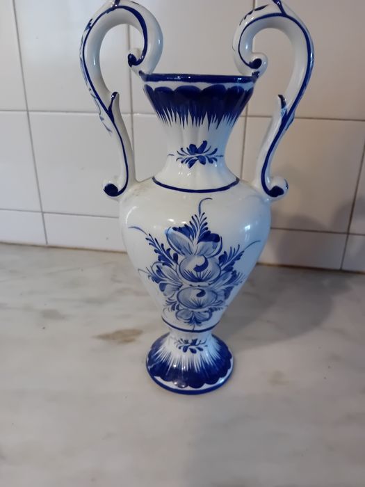 Jarra Antiga em Porcelana