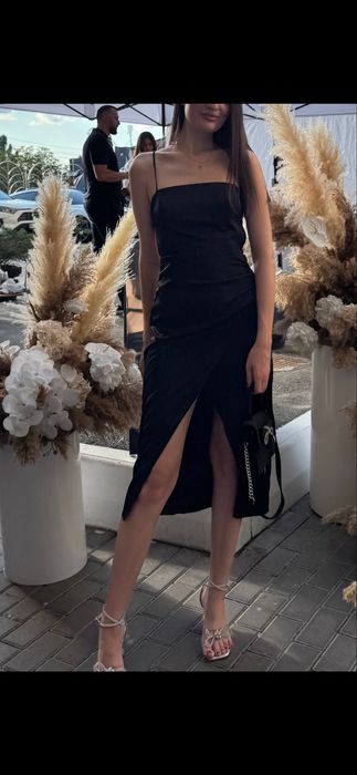 Чорна вечірня атласна сукня zara