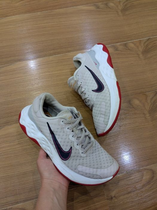 Кросівки жіночі Nike Renew Ride 3  (38-39 р)