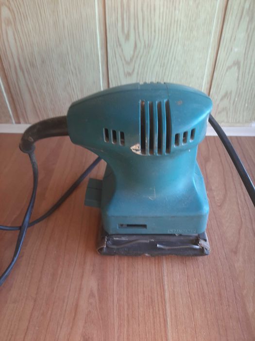 Продам шліфувальну машинку makita