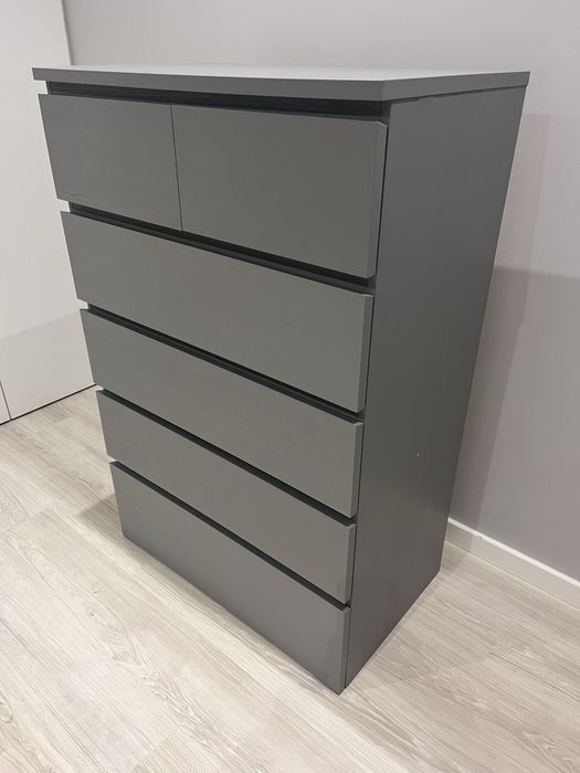 Movel camiseiro de cor cinza