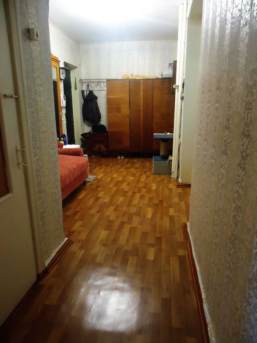 ПРОДАМ великогабаритну 2 кімнатну квартиру  сталинка в закритому дворі район Центрального рінку