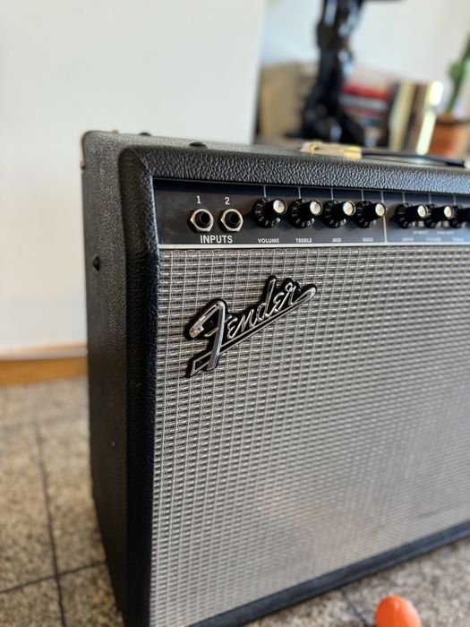 Guitarra Ibanez ART120 + Amplificador Fender