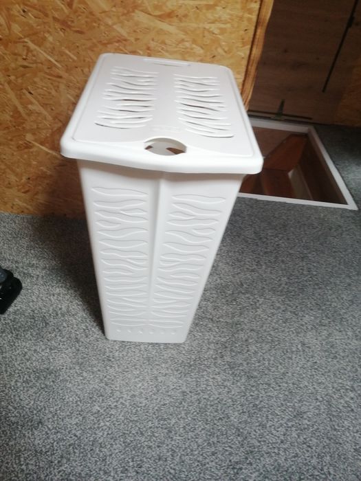 Kosz na pranie wąski