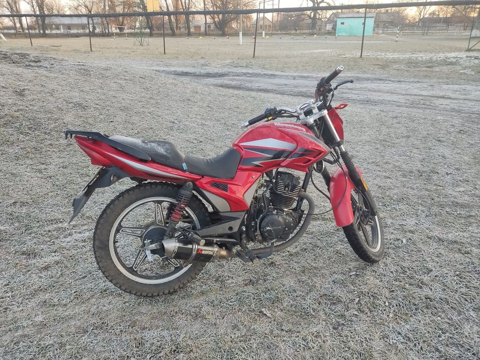 Продам мустанг200-8 все працює є нюанси по пластику