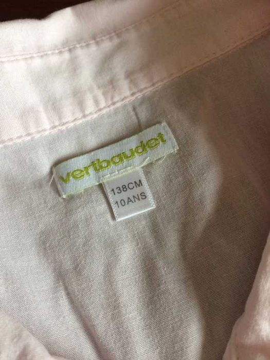 Blusa rosa com bordado borboleta