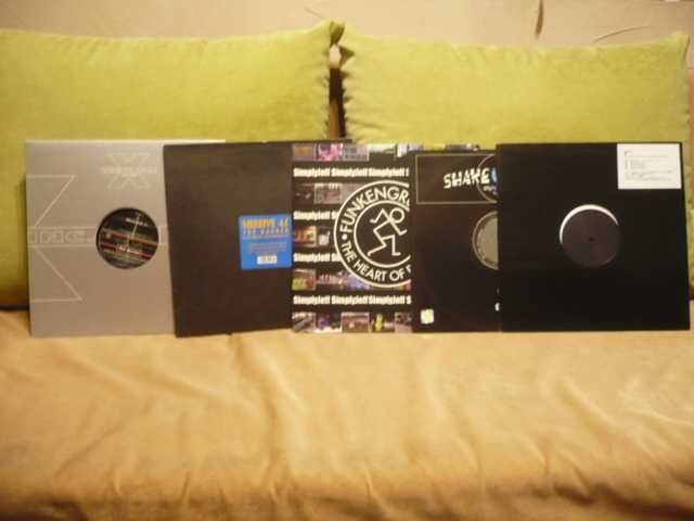Maxi Single z muzyką w klimatach elektro, house, techno.65xLP. Polecam.