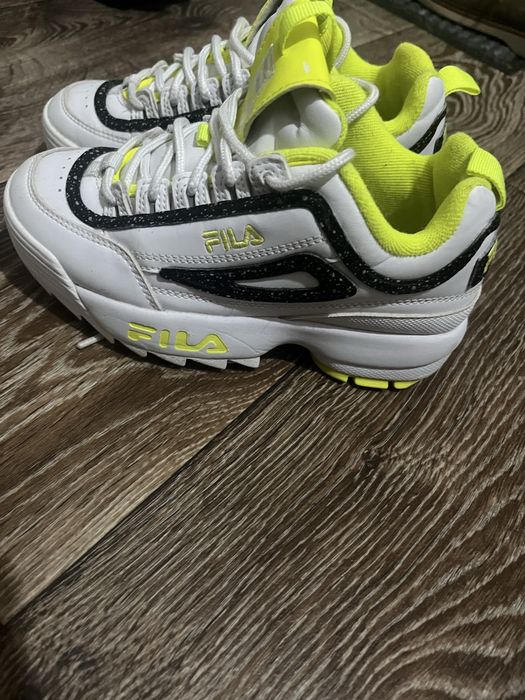 Продам кросівки fila