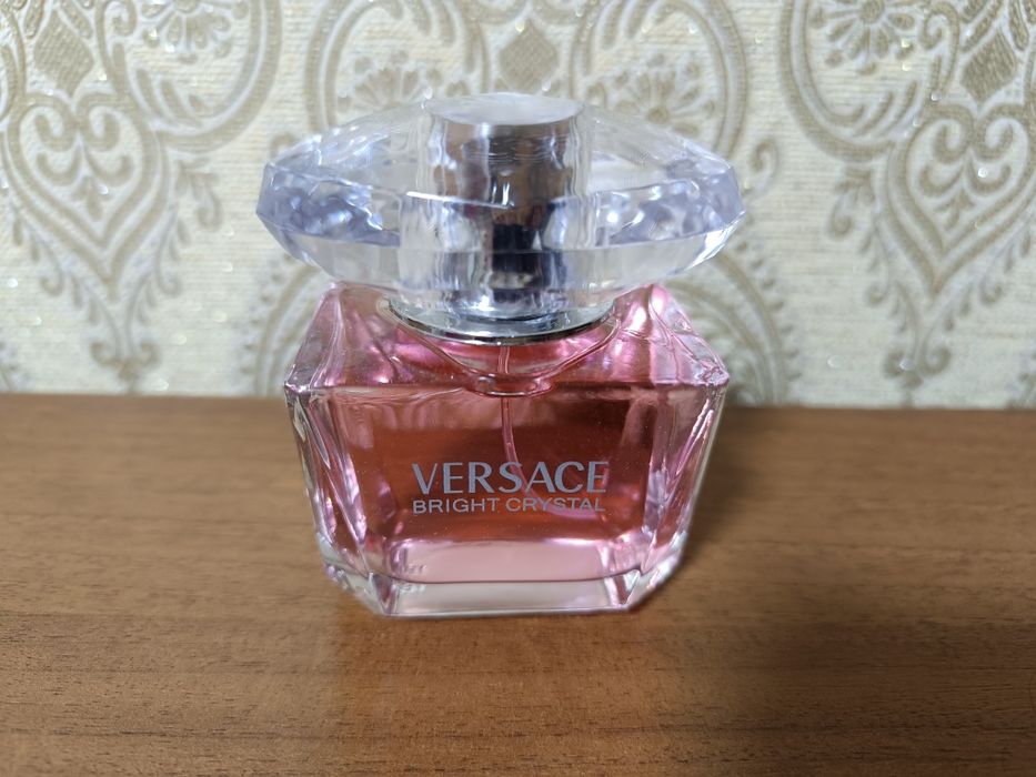 Шикарний подарунок для жінок Versace Bright Crystal.