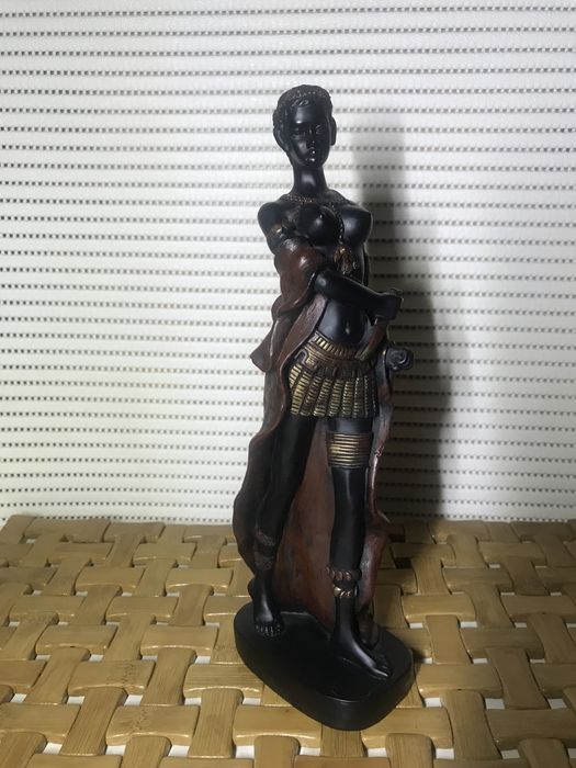 Figurka afrykanskiej wojowniczki