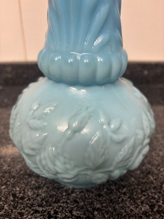 Jarra em casca de ovo trabalhada