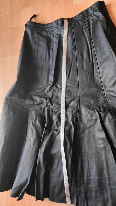 Czarna skórzana spódnica