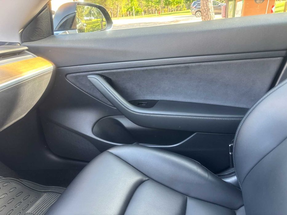 Tesla Model 3 — fotografia 8
