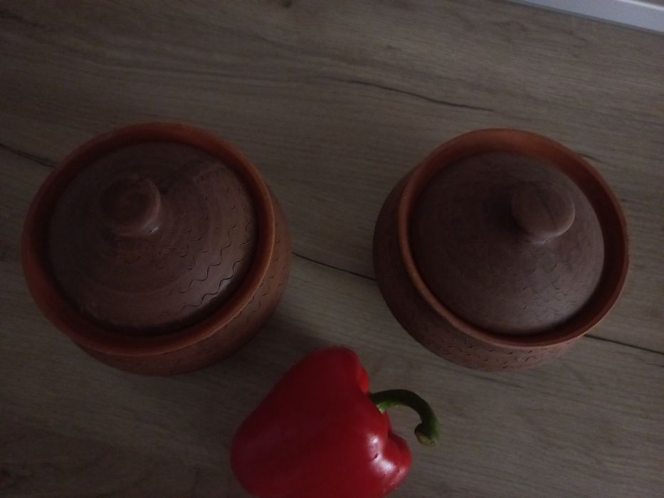 Глиняні горщики .