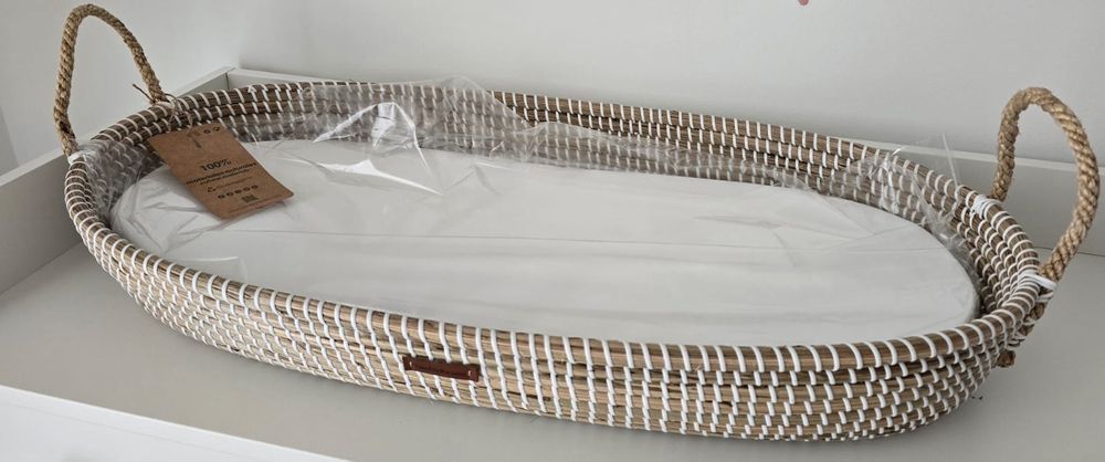 Cesto muda-fraldas em vime natural com colchão
