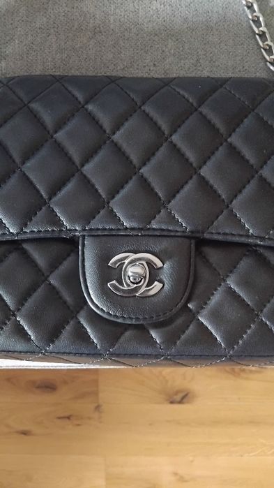 torebka chanel na łańcuszku