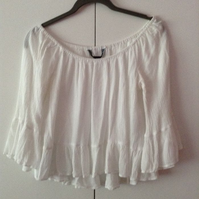 Blusa branca off shoulder zara