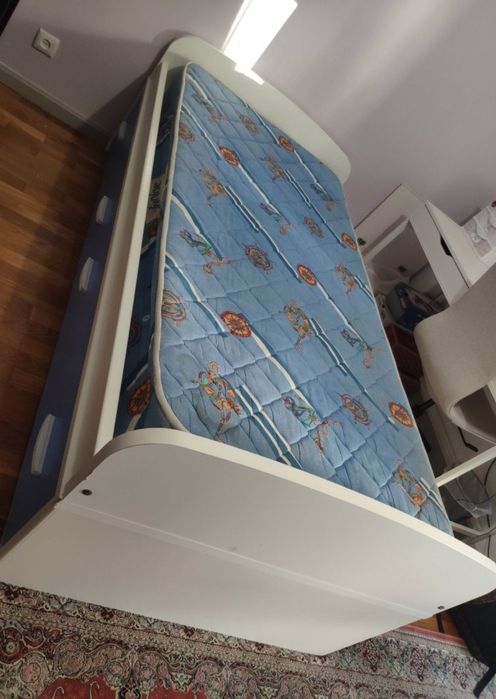 Cama individual com 2 gavetas grandes de arrumação