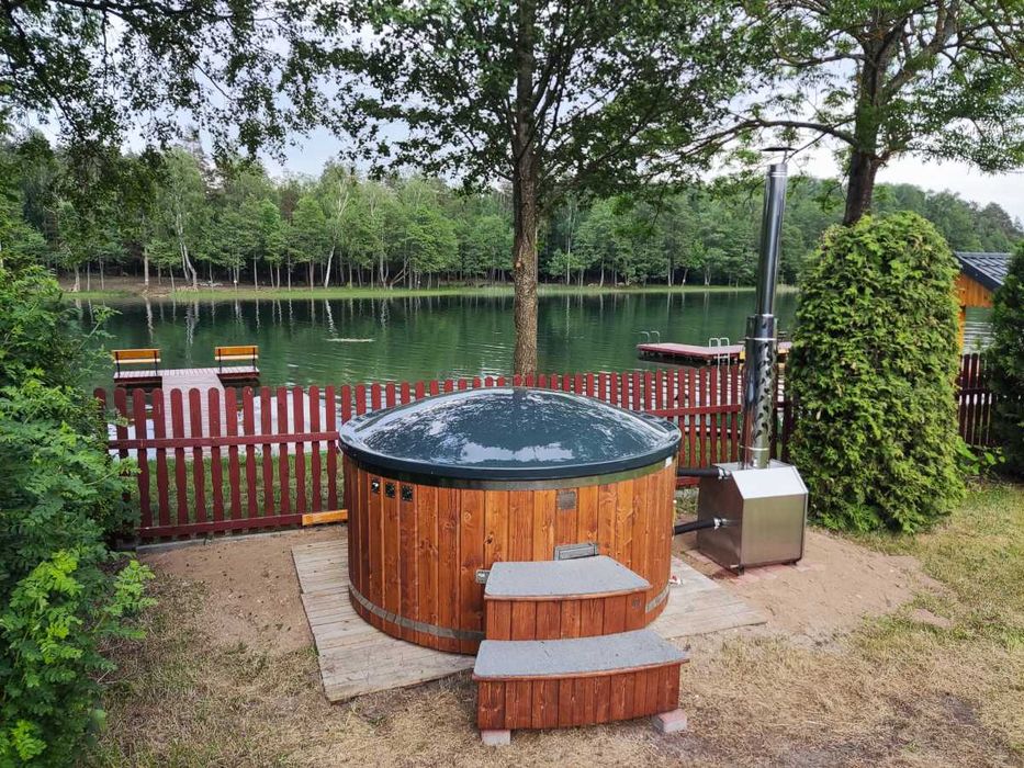 Biały Domek nad jeziorem Serwy z własną linią brzegową