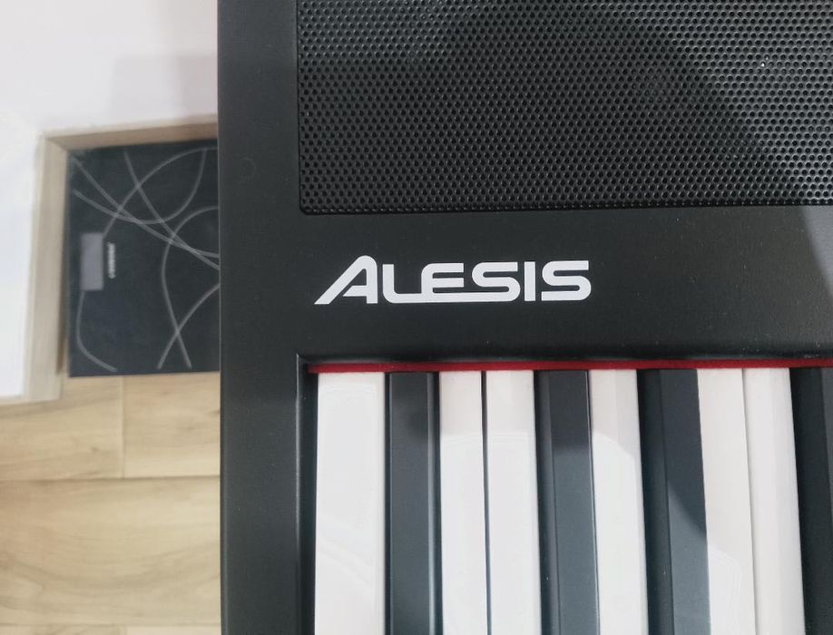 Цифрове піаніно (електропіаніно)