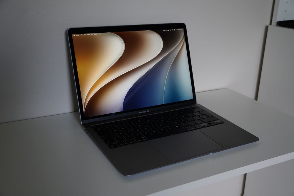 Macbook Air M1 8/256 - stan BDB + akcesoria