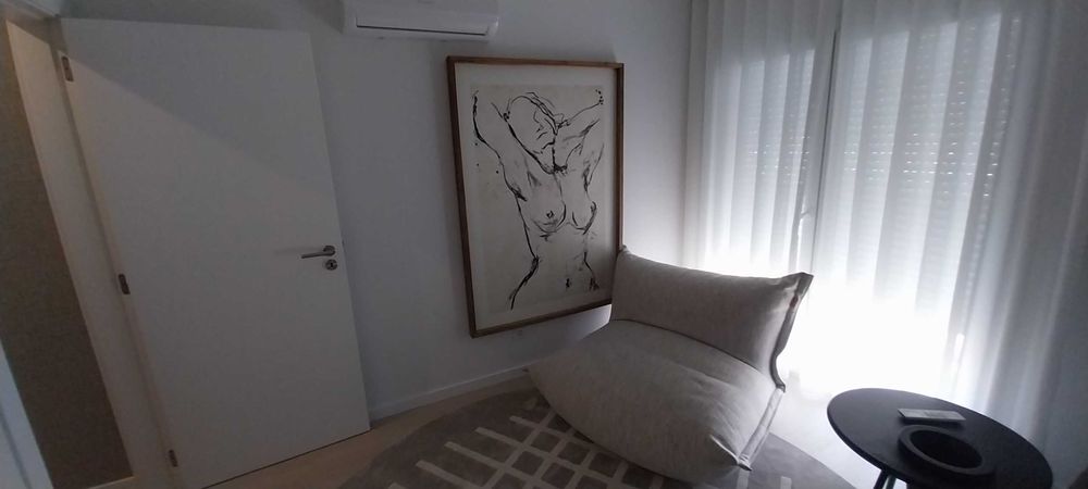 Apartamento T3 mobilado à venda na Rua Doutor António Luz, Serra de Carnaxide, Venteira, Amadora