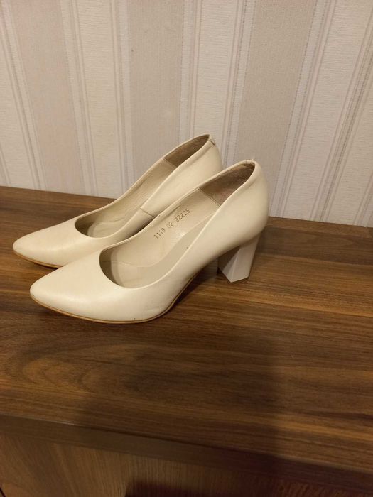 Туфлі жіночі, шкіряні