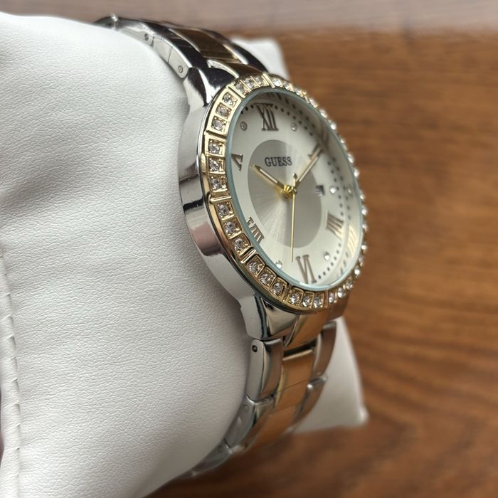 Жіночий годинник Guess комбінованого кольору з світлим циферблатом
