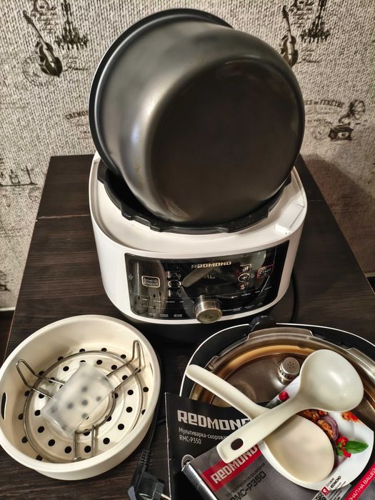 Мультиварка - скороварка REDMOND RMC - P350