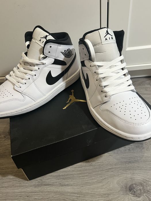 NOVOS Nike AirJordan Mid Black and White