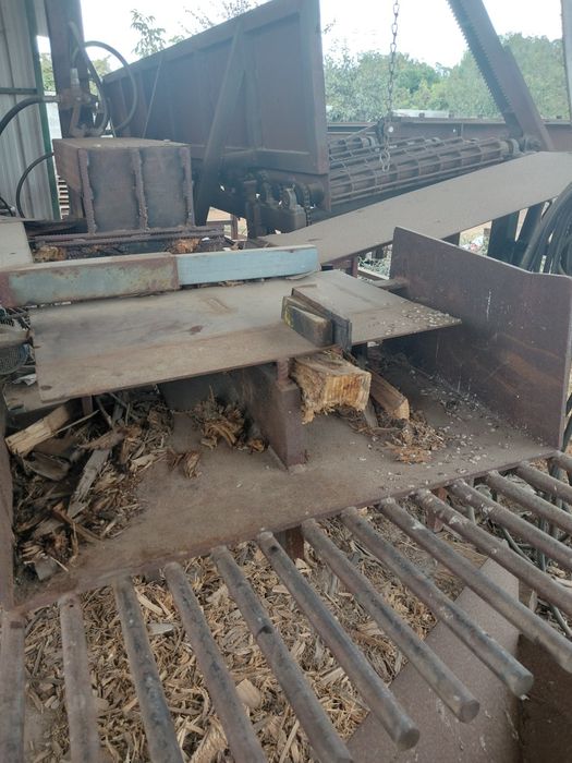 Maquina de rachar lenha