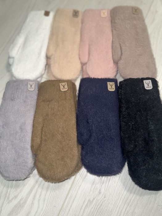 Теплі жіночі варіжки