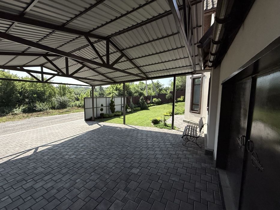 Гаряча пропозиція. Двоповерховий будинок в місті. Ремонт