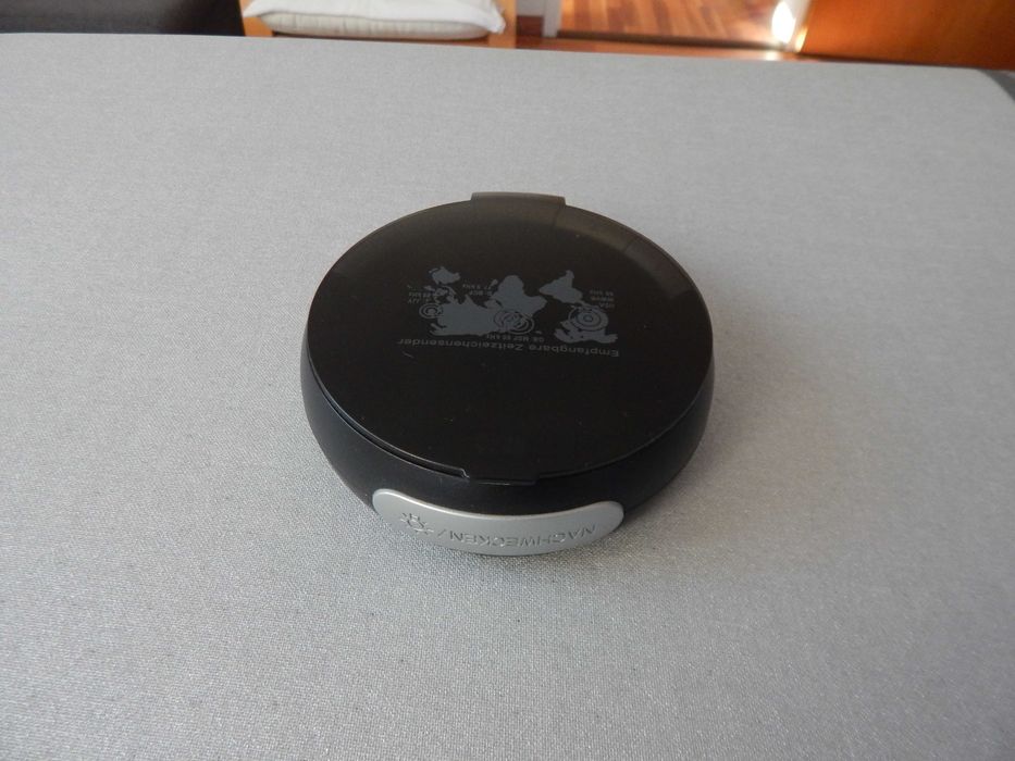 Электронные настольные часы.