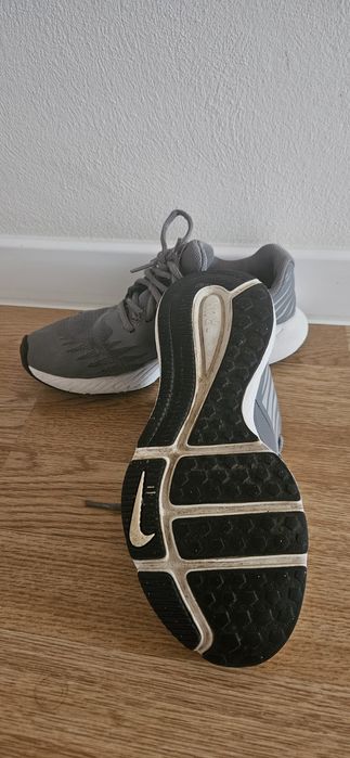 Buty sportowe młodzieżowe